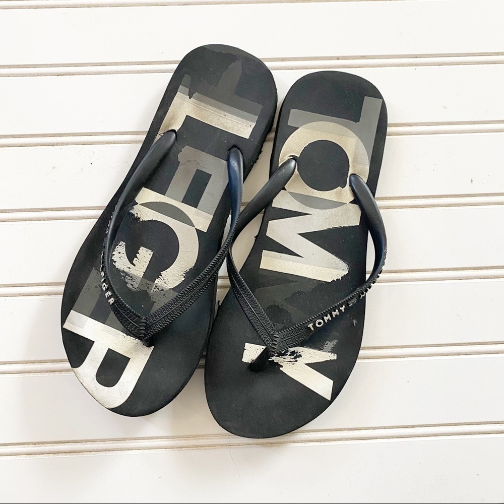 Tommy Hilfiger flip flops Size 5/6